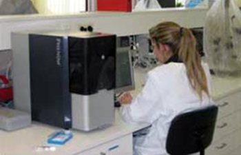 Phenom Scanning Electron Microscope in the lab at Johnson & Johnson